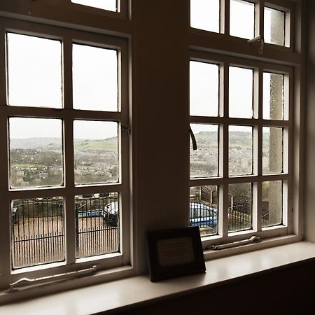 The New Hobbit Guest House Sowerby Bridge Bagian luar foto